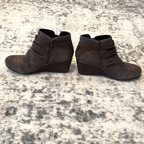 Women’s brown wedge bootie size 9 - Picture 7 of 7